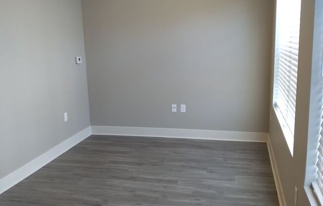 Studio, 1 bath, 497 sqft, $957, Unit 5710-2B NE 80th Ter