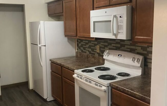 3 beds, 1 bath, 1,040 sqft, $1,695, Unit 3172-304