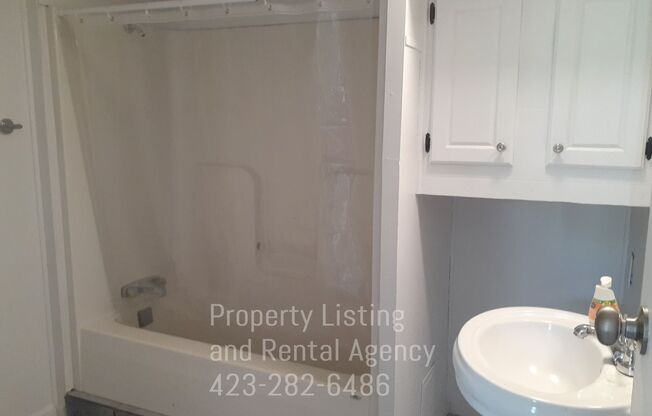 3 beds, 2 baths, 1,100 sqft, $875, Unit Browning Road 557