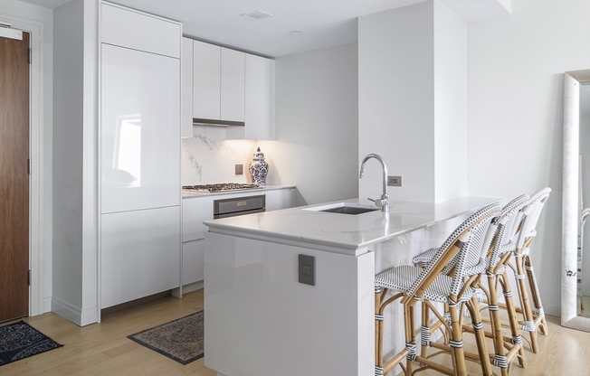 1 bed, 1 bath, 693 sqft, $6,000, Unit 520