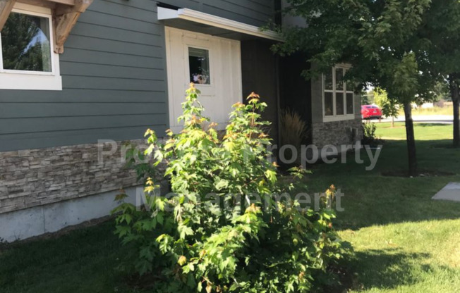 3 beds, 2.5 baths, $1,795