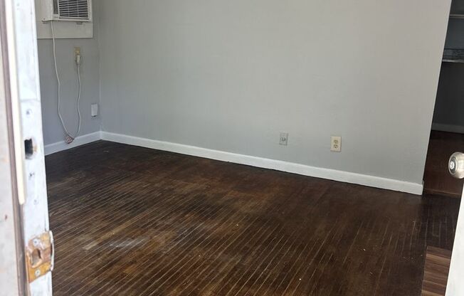 Cute 2 bedroom, 1 bath home in West Wichita