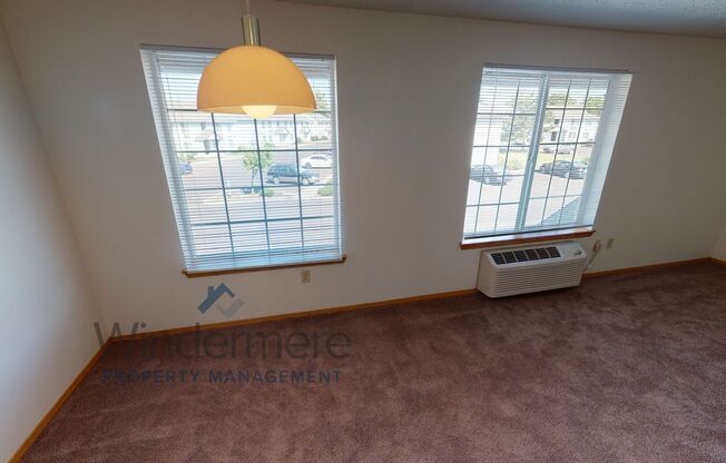 2 beds, 1 bath, 828 sqft, $1,095, Unit 68