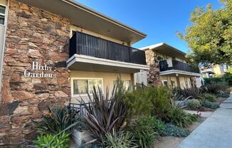 SPACIOUS 1BD/1BA UNIT INCLUDES 1-CAR GARAGE