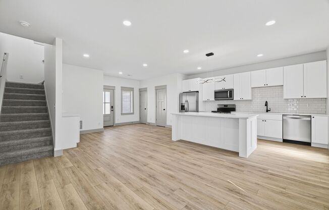 ***August 2025*** Brand New Luxury Build! 4 Bed, 4 Bath Townhome!