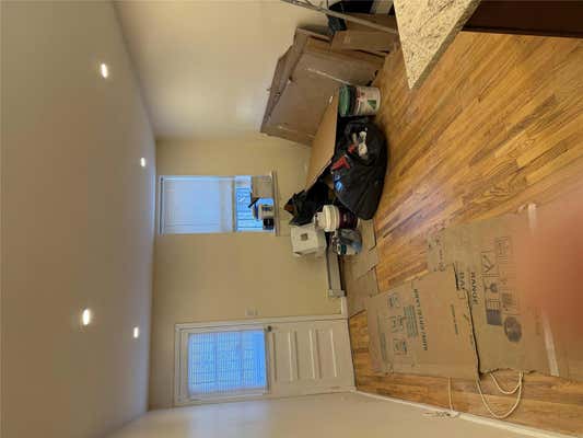 1 bed, 1 bath, 750 sqft, $2,000