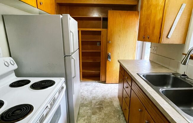 2 beds, 1 bath, $1,600