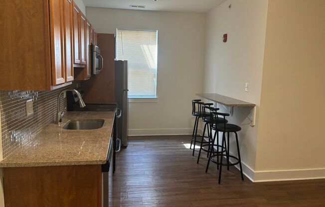 3 beds, 3 baths, 823 sqft, $1,895, Unit Unit 21