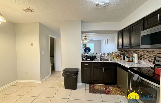 Charming 2-Story Townhouse in Fort Walton Beach, near Beal Parkway and More!