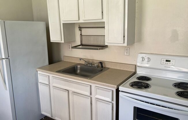 1 bed, 1 bath, 700 sqft, $1,299, Unit 38-4