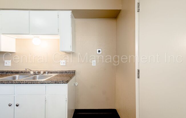 2 beds, 1 bath, 825 sqft, $1,350, Unit I