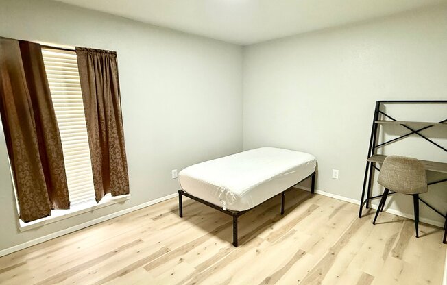 2407 VENTURA DR