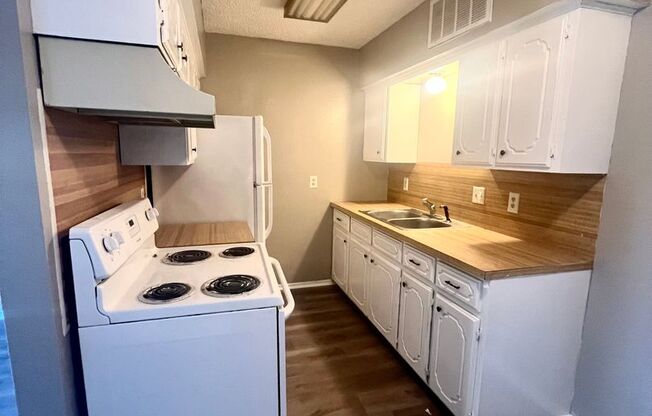 1 bed, 1 bath, $625, Unit 2525-A