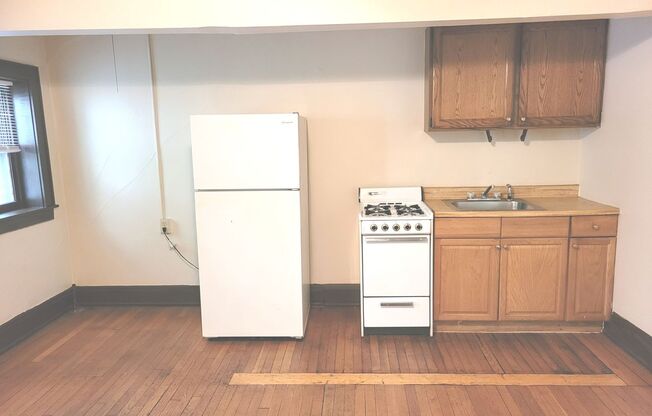 Studio, 1 bath, $775, Unit 109