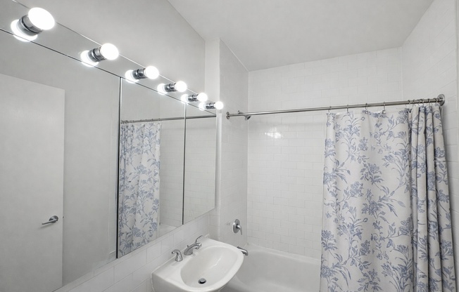 1 bed, 1 bath, $4,500, Unit 21L