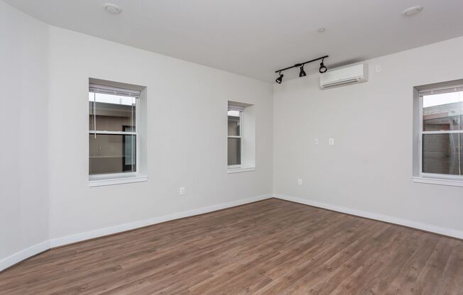 1 bed, 1 bath, 550 sqft, $1,410, Unit Unit 303 (Front)