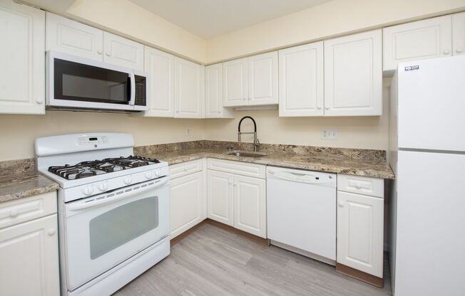 2 beds, 1 bath, 1,036 sqft, $1,975, Unit 502M