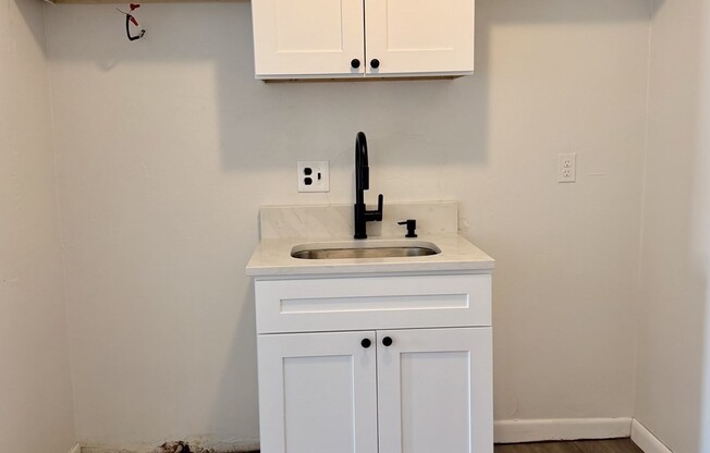 Studio, 1 bath, 450 sqft, $1,900, Unit 204