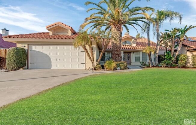 14004 Las Entradas - Gorgeous NW remodeled home with POOL and SPA. Remodeled with putting green and astroturf!!! Call today $3275Rent and $3275Deposit