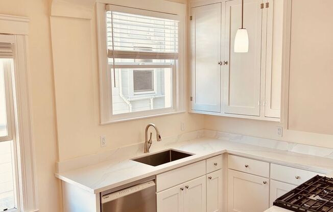 120 (2206 Greenwich/3201 Fillmore)