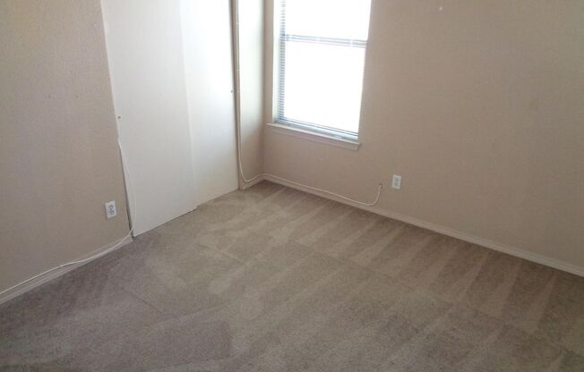 3 beds, 3 baths, $1,595