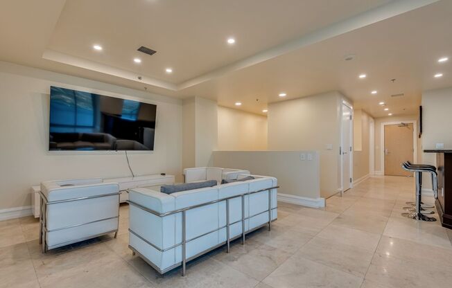 3 beds, 5 baths, $18,975, Unit # 4305