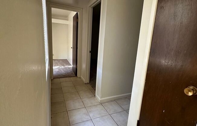 2 beds, 1 bath, $1,095