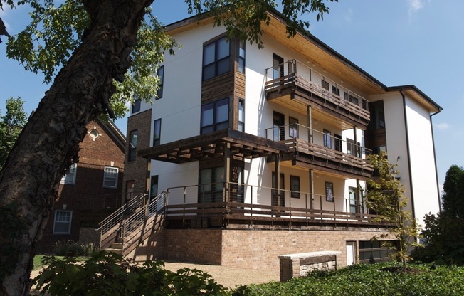 4 bed / 4.5 bath flat in South Plaza overlooking UMKC and Brookside Blvd