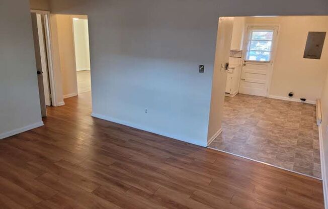 2 beds, 1 bath, $1,100