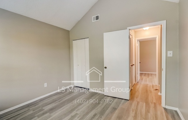 3 beds, 2 baths, 1,200 sqft, $1,295