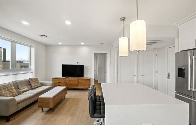 2 beds, 2 baths, 944 sqft, $3,700, Unit 410