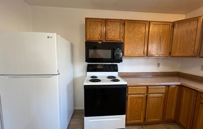 3 beds, 1 bath, $1,175, Unit 690 Richland # 2