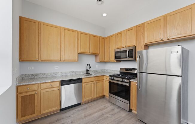 2 beds, 2 baths, 900 sqft, $2,550, Unit 212