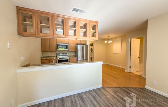 Gated Community, 3 Bed Condo!