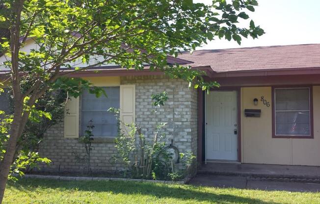 Beautiful 3 Bedroom 2 Bathroom in Garland!