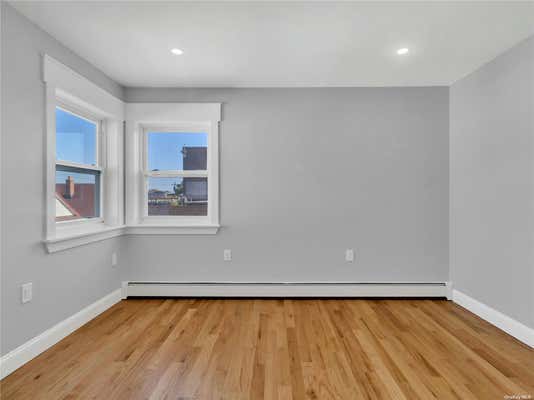 3 beds, 1 bath, 1,300 sqft, $3,200