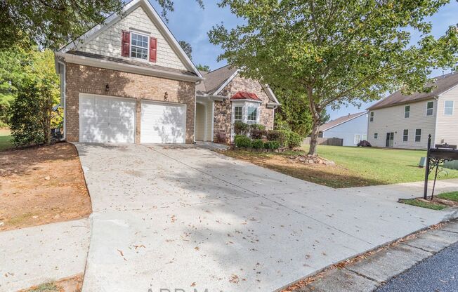 Charming 3-Bedroom Ranch in The Glen at Stewart Mills – Your Perfect Home Awaits!