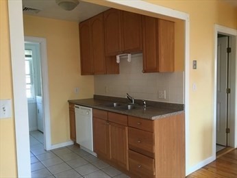 3 beds, 1 bath, 1,150 sqft, $1,995, Unit 3