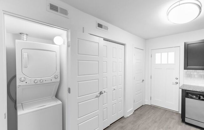 2 beds, 1 bath, 816 sqft, $1,209, Unit 13
