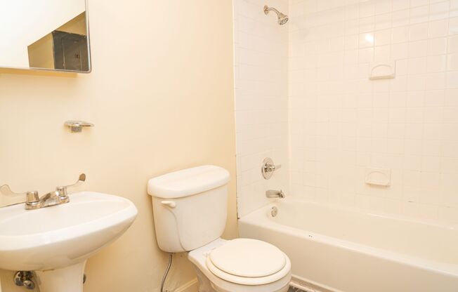 1 bed, 1 bath, $1,200, Unit Unit #C