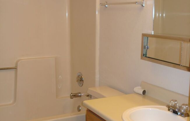 2 beds, 2 baths, 1,027 sqft, $1,450, Unit 62