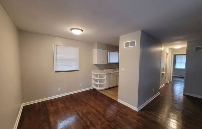$725 - 2 bedroom/ 1 bathroom - Newly remodeled multi-family home