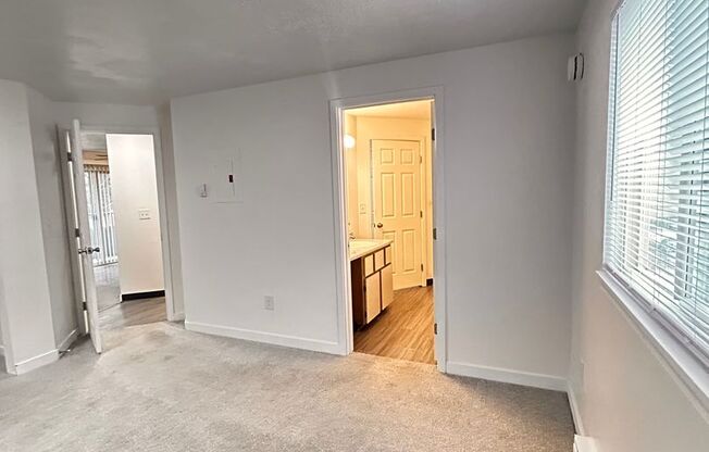 1 bed, 1 bath, 660 sqft, $1,075, Unit H - 037