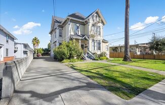 2061 Central Ave #8 - 1 bedroom | 1 bath | Upper unit