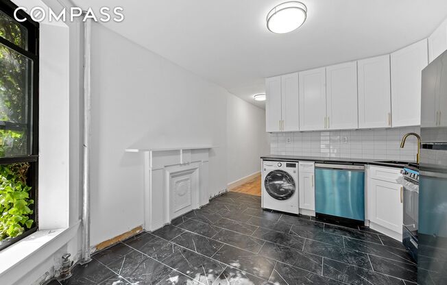 316 W 19 ST
