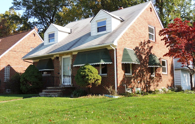 4 Bedroom - 2 Full Bath Bungalow for Rent!