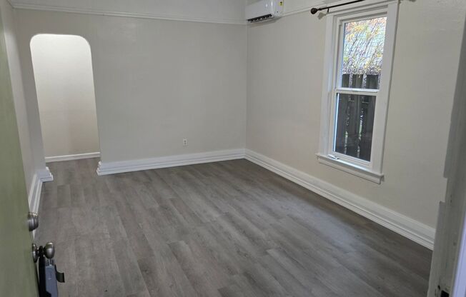 Charming 2 Bed, 1 Bath Home for Rent!