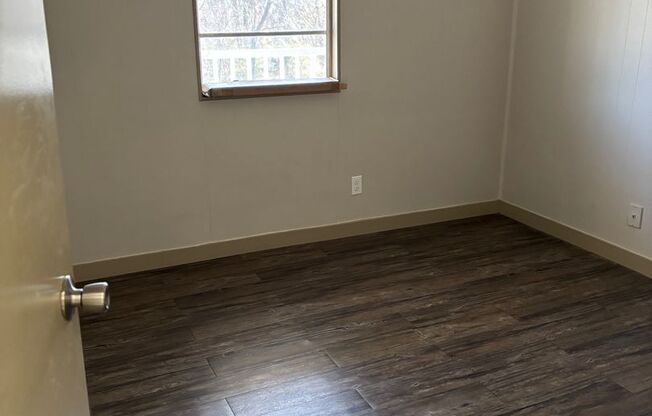 3 beds, 2 baths, $1,250, Unit D209
