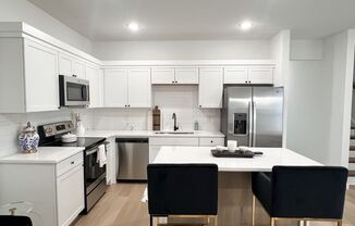 3 beds, 2.5 baths, 1,460 sqft, $1,595, Unit 326 Hummingbird Lane