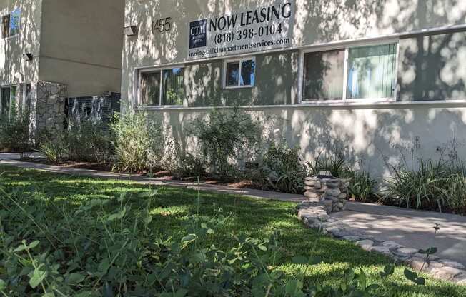 Shaded grassy area along front of Los Robles Apartment building in Pasadina, California.